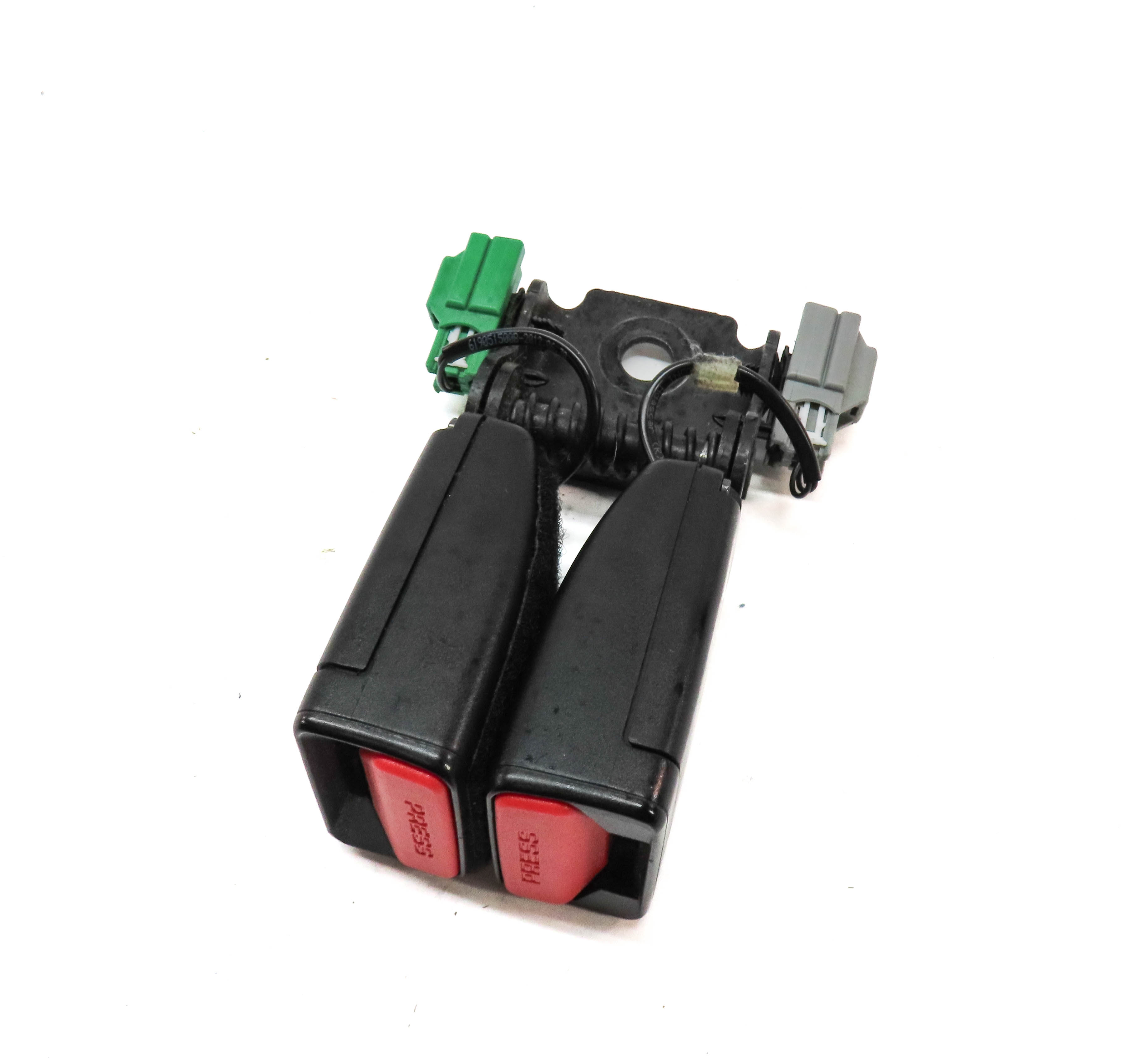 2013 RANGE ROVER EVOQUE (L538) REAR CENTER RIGHT DUAL SEATBELT BUCKLE w/ BRACKET — exact item pictured